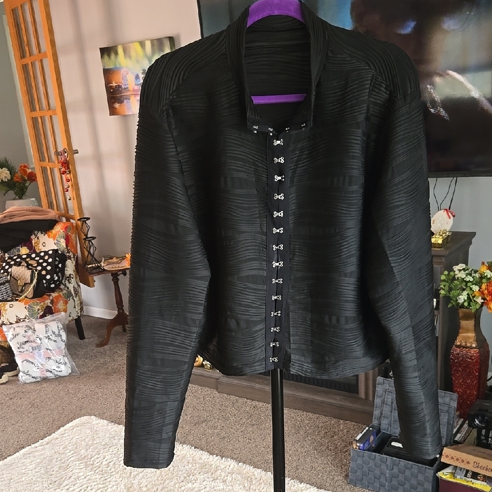 SHEIN Black Long Sleeve Short Jacket  ⭐️✨️ NEW ⭐️ ✨️
